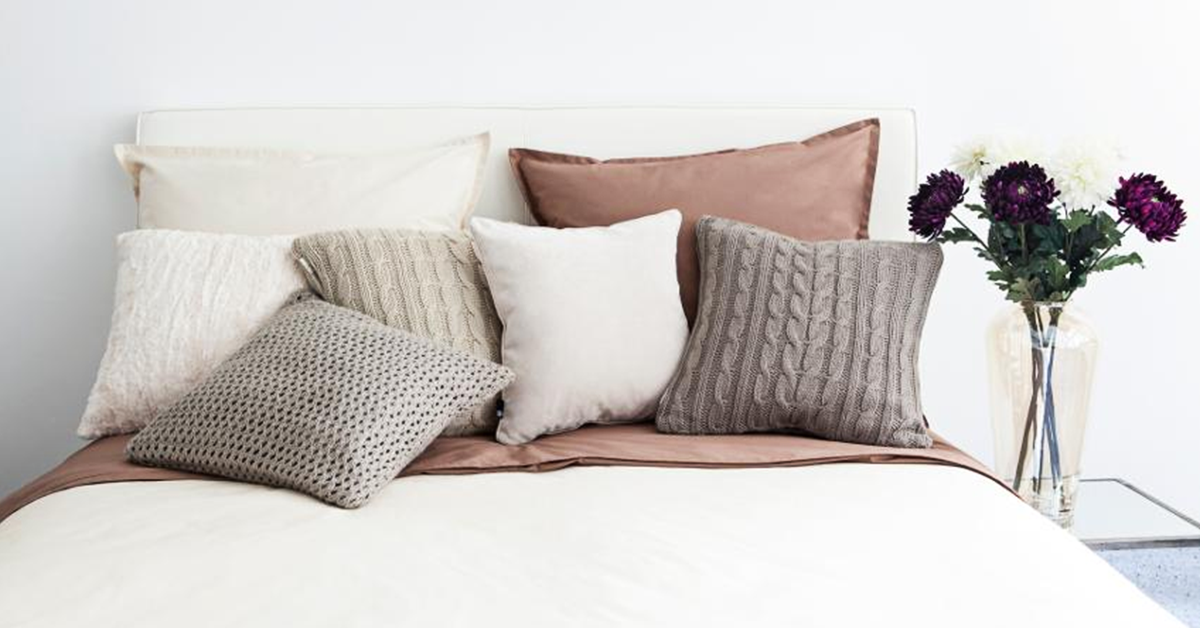 Arranging cushions clearance on bed