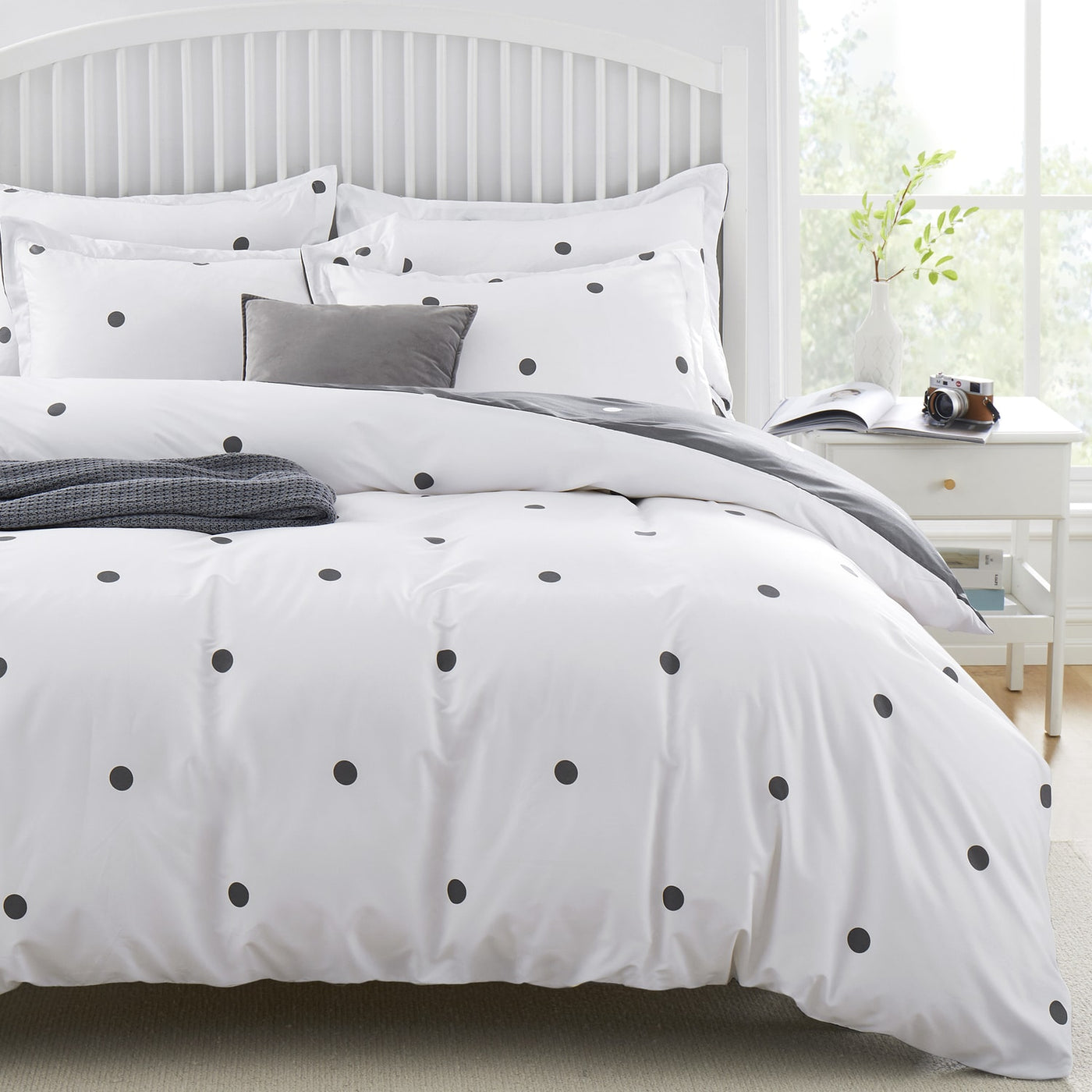 doted design white duvet set