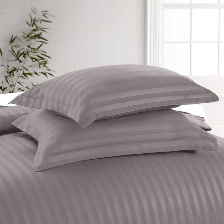 Grey Striped Bedding Set With Pillowcases